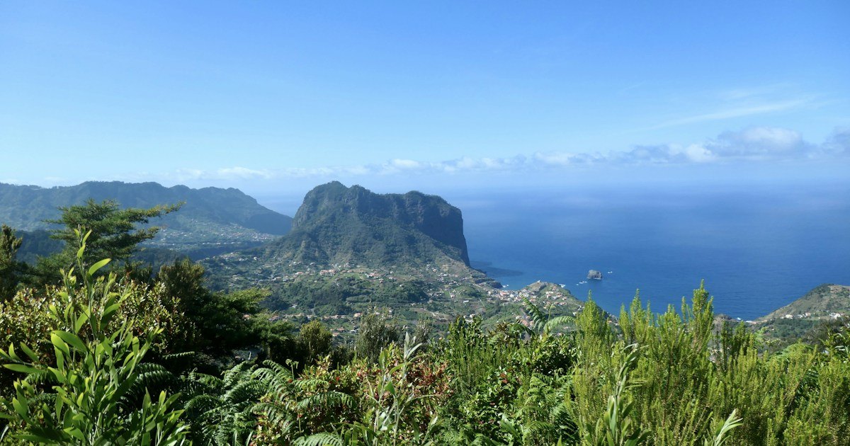 Hav og fjell ved Porto da Cruz på Madeira
